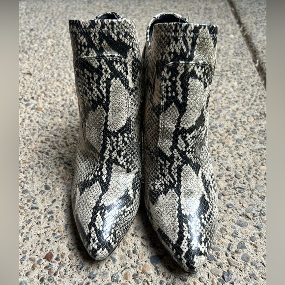 Boss Babe, FRANCO SARTO, snake heeled booties!! - Picture 2 of 12
